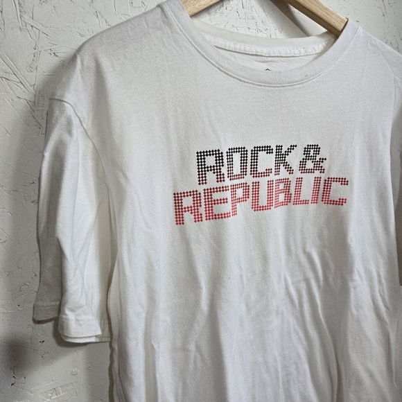 Rock & Republic | White Mens T-Shirt - Picture 2 of 8